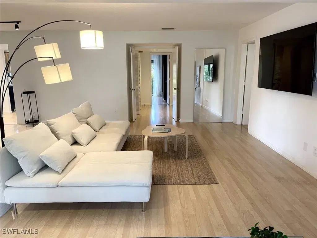 Picture of 576 Retreat Dr 201, Naples, FL 34110