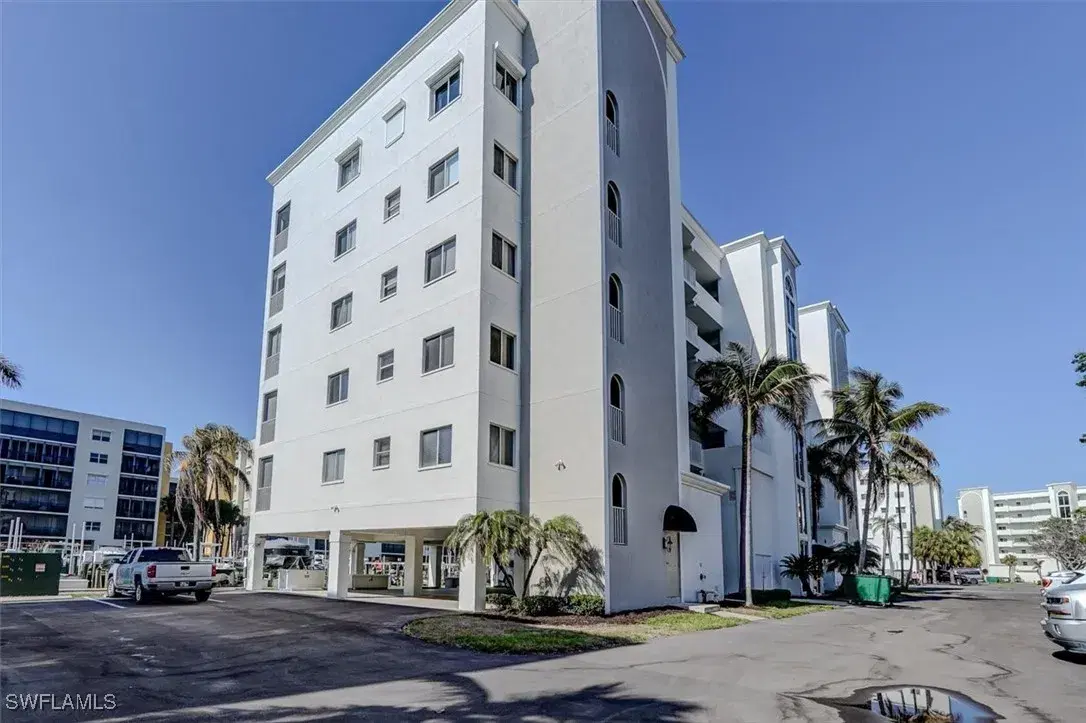 Picture of 4361 Bay Beach Ln 121, Fort Myers Beach, FL 33931