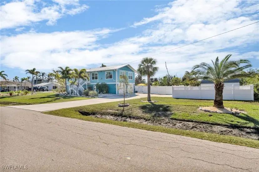 Picture of 2581 Baybreeze St, St. James City FL 33956