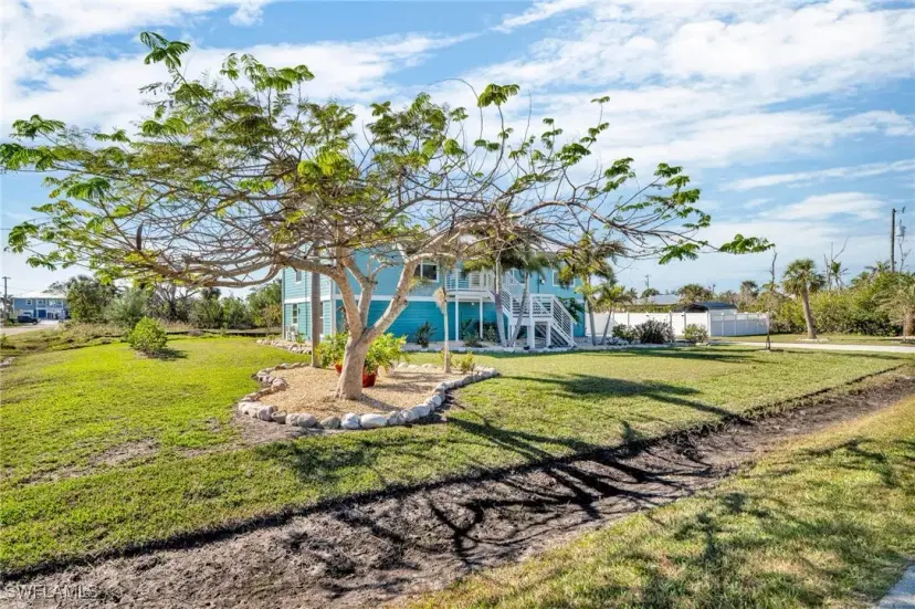 Picture of 2581 Baybreeze St, St. James City FL 33956