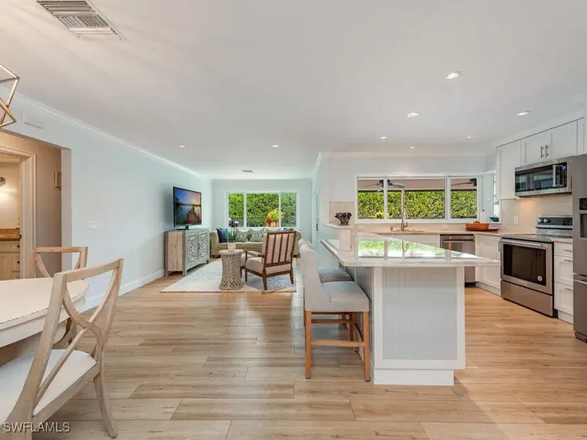 Picture of 717 Park Shore Dr, Naples FL 34103