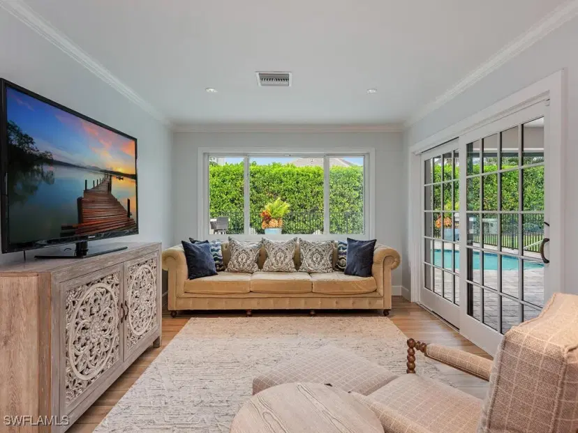 Picture of 717 Park Shore Dr, Naples FL 34103