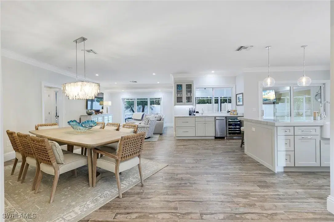 Picture of 655 Park Shore Dr, Naples, FL 34103