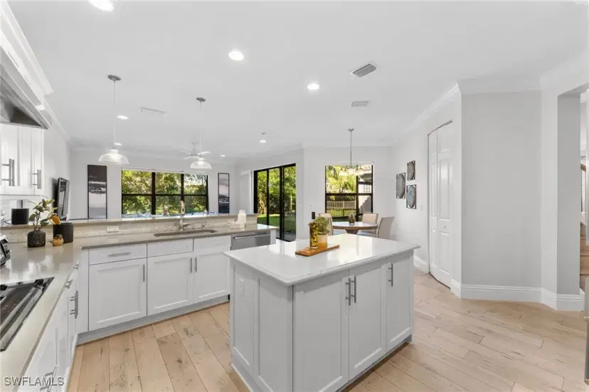 Picture of 13768 Luna Dr, Naples FL 34109