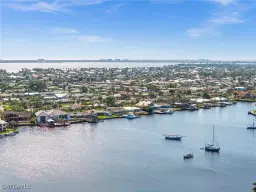 Picture of 435 Avalon Dr, Cape Coral, FL 33904