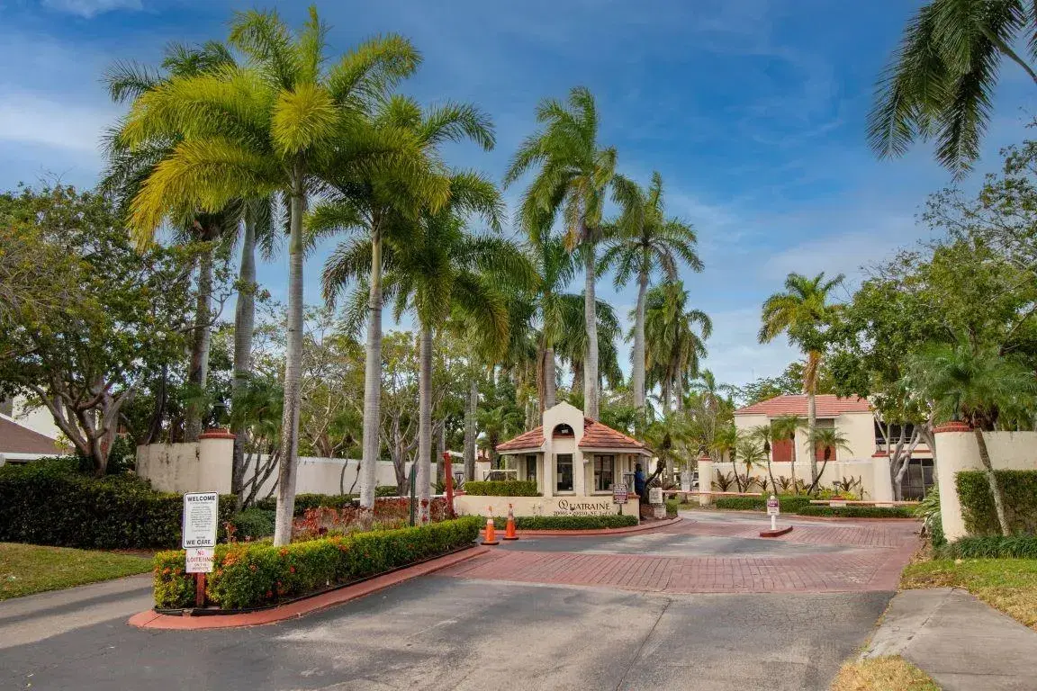 Picture of 20230 NE 3Rd Ct 6, North Miami, FL 33179