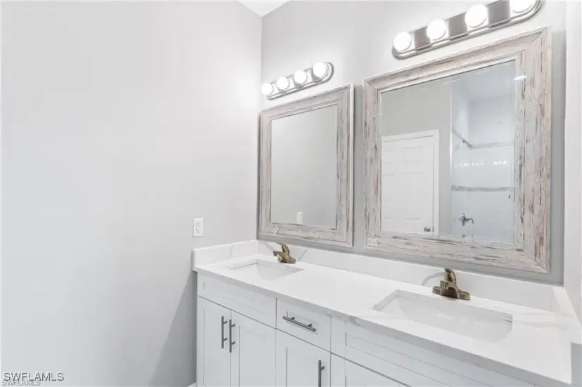 Picture of 897 Iris Dr, North Fort Myers FL 33903