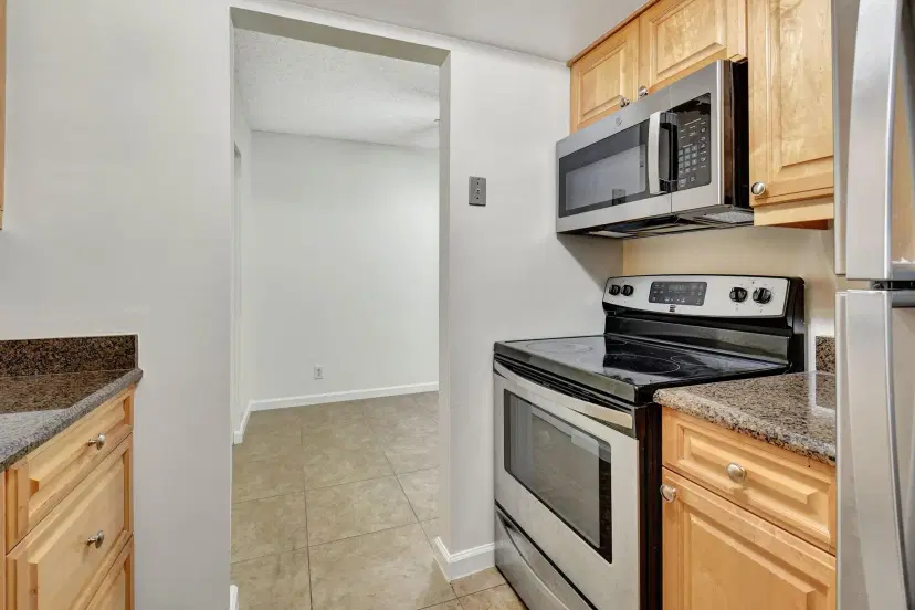 Picture of 640 NE 6Th Ct G, Boynton Beach FL 33435