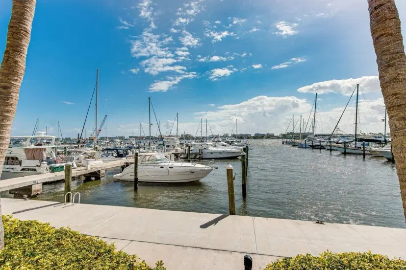 Picture of 802 W Windward Way 217, Lantana FL 33462