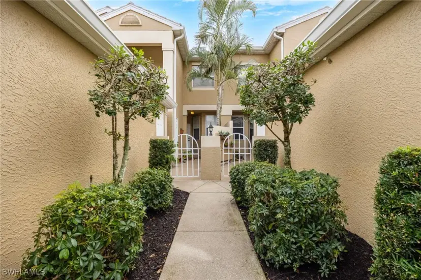 Picture of 12040 Summergate Cir 102, Fort Myers FL 33913