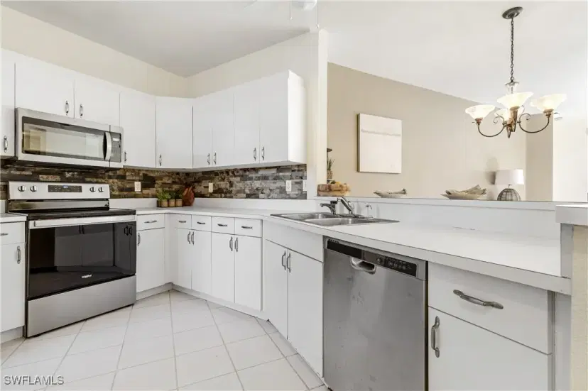 Picture of 12040 Summergate Cir 102, Fort Myers FL 33913