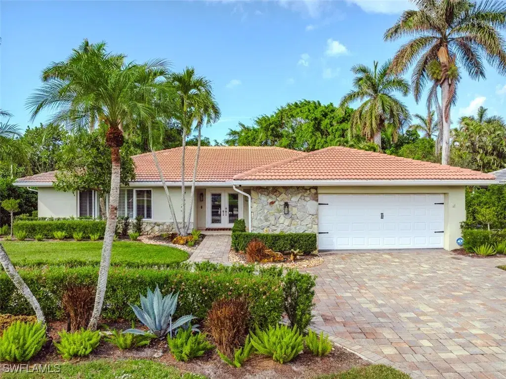 Picture of 725 Old Trail Dr, Naples, FL 34103