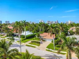 Picture of 725 Old Trail Dr, Naples, FL 34103