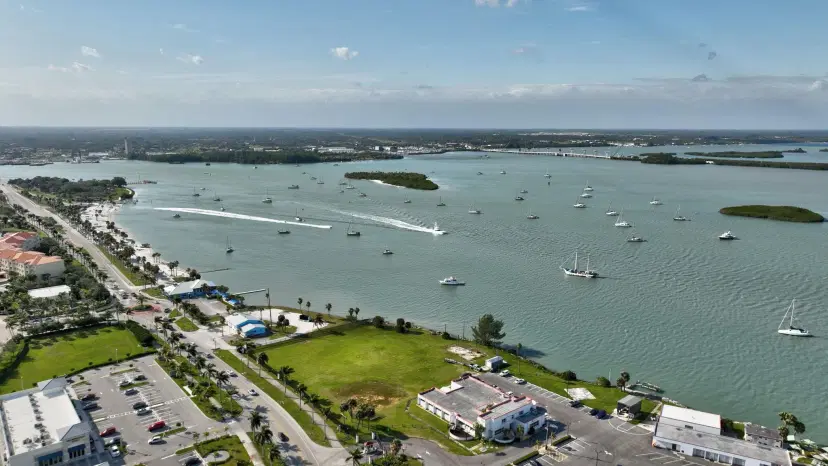 Picture of 1 Harbour Isle Drive E Ph2, Hutchinson Island FL 34949