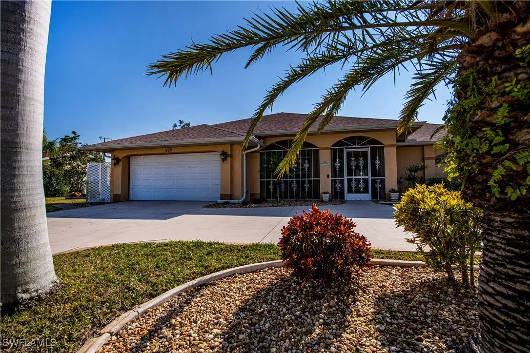 Picture of 920 SE 17Th St, Cape Coral, FL 33990