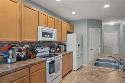 Picture of 10421 Canal Brook Ln, Lehigh Acres, FL 33936