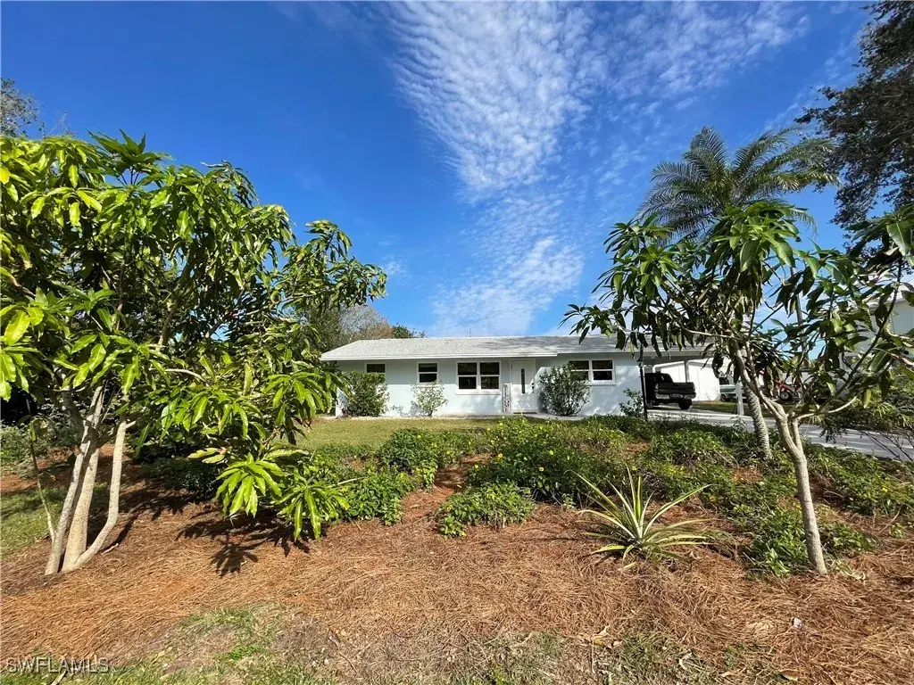 Picture of 20681 Coconut Dr, Estero, FL 33928