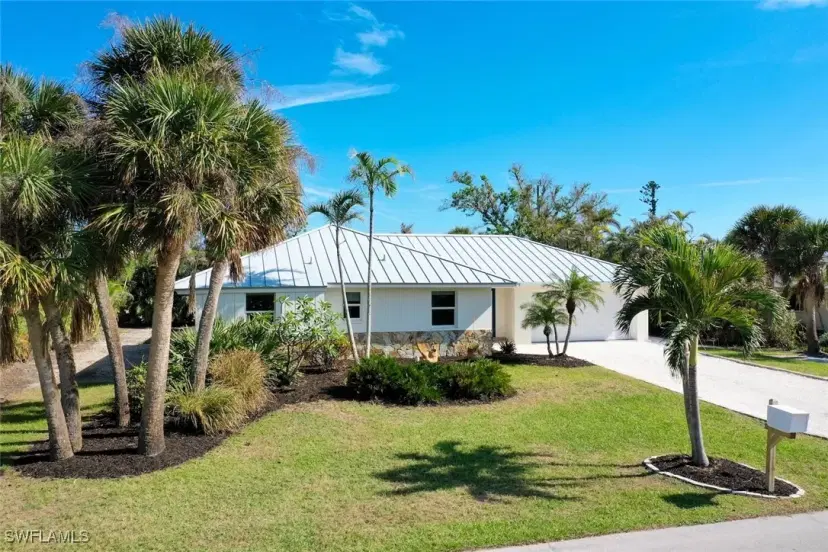 Picture of 554 E Rocks Dr, Sanibel FL 33957