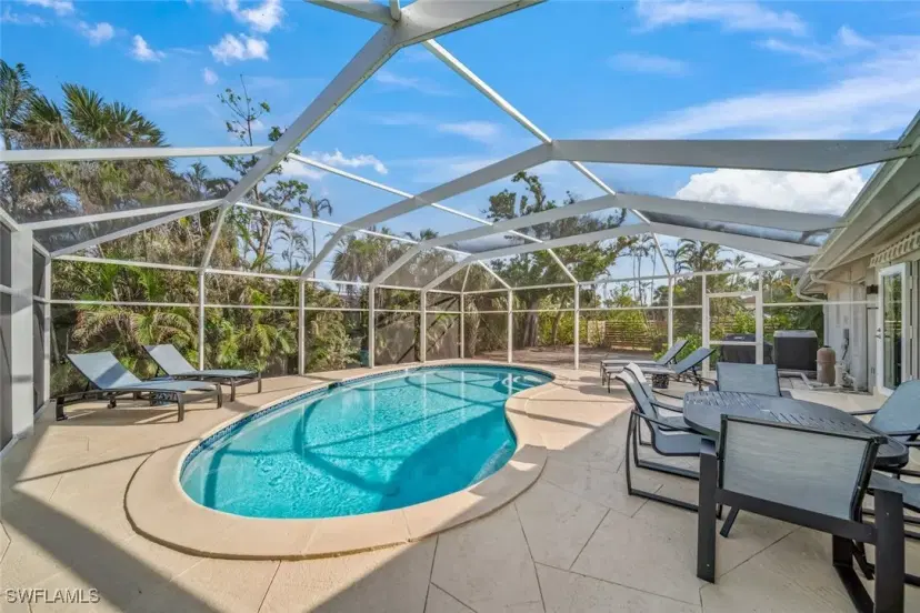 Picture of 554 E Rocks Dr, Sanibel FL 33957