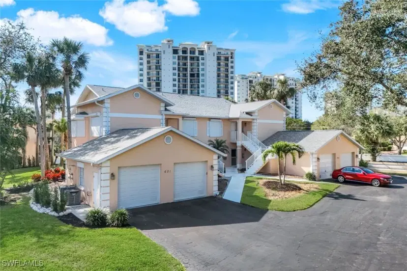 Picture of 651 Wiggins Lake Dr 101, Naples FL 34110