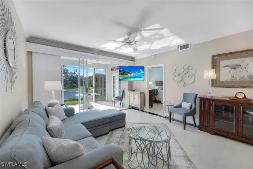 Picture of 651 Wiggins Lake Dr 101, Naples FL 34110