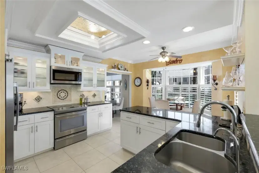Picture of 651 Wiggins Lake Dr 101, Naples FL 34110
