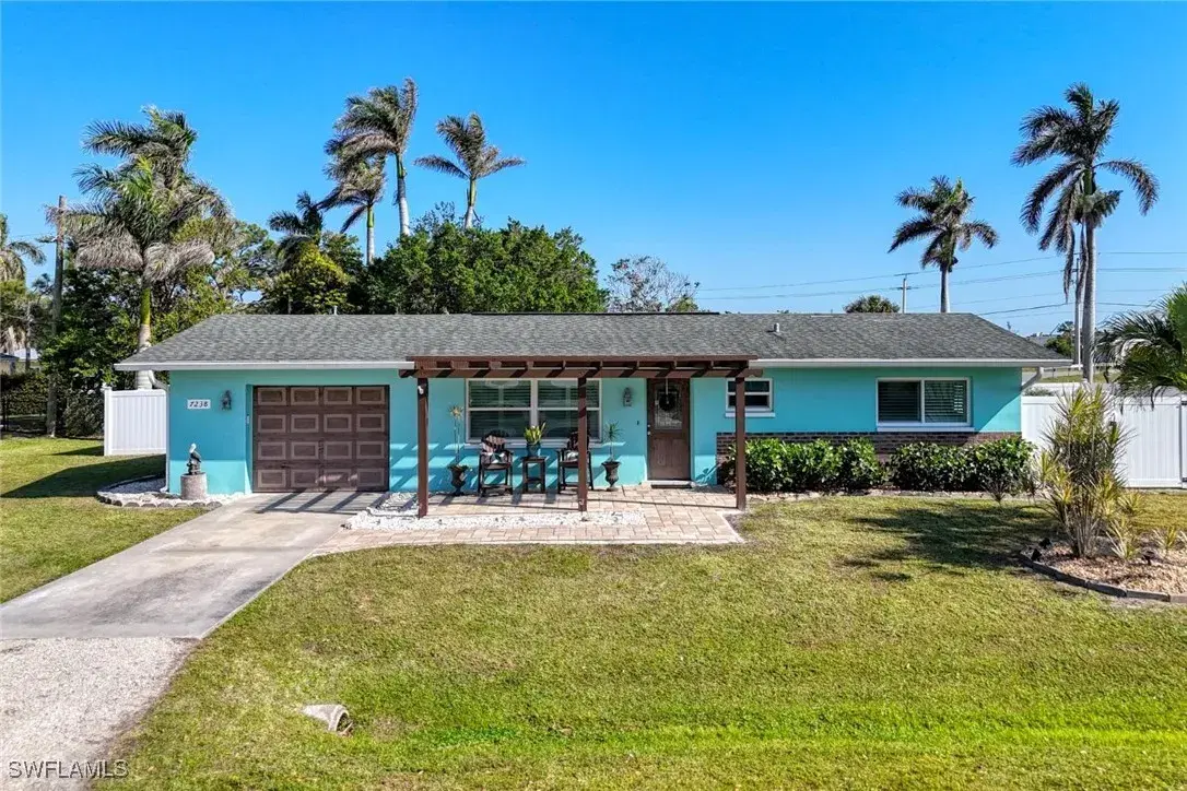 Picture of 7238 Emily Dr, Fort Myers, FL 33908