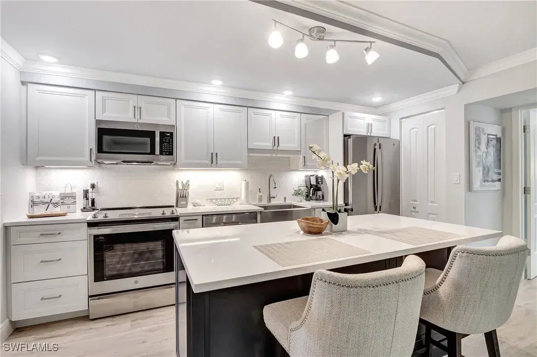 Picture of 960 7Th St S 103, Naples, FL 34102