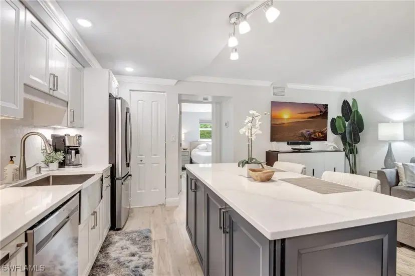 Picture of 960 7Th St S 103, Naples FL 34102