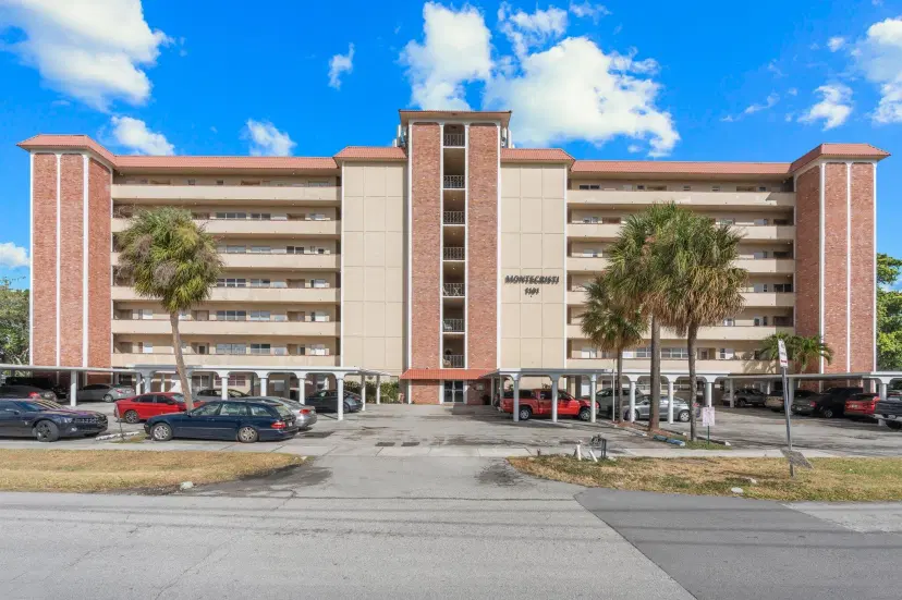 Picture of 1101 Crystal Lake Drive 309, Deerfield Beach FL 33064