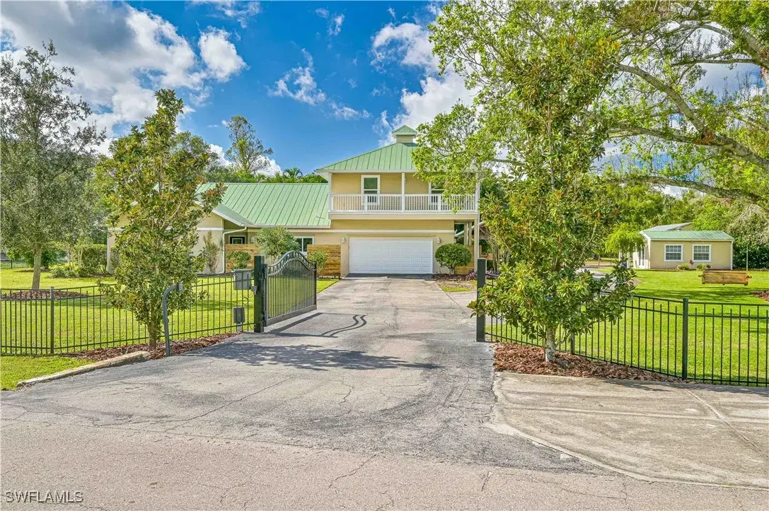 Picture of 4240 Ellis Rd, Fort Myers, FL 33905