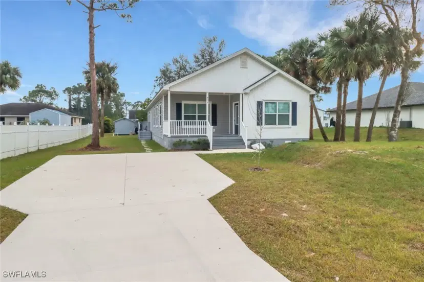 Picture of 838 Porter St E, Lehigh Acres FL 33974