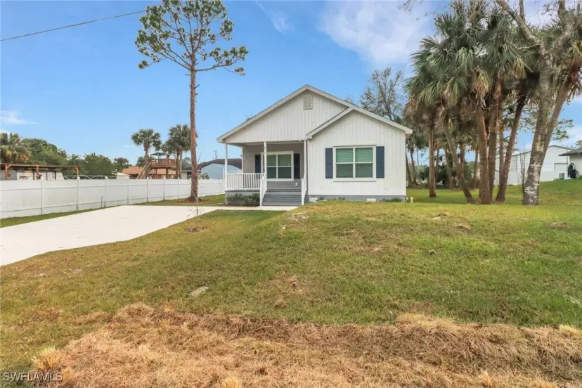 Picture of 838 Porter St E, Lehigh Acres FL 33974