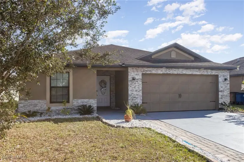 Picture of 175 Shadowview Ct, Lehigh Acres FL 33974