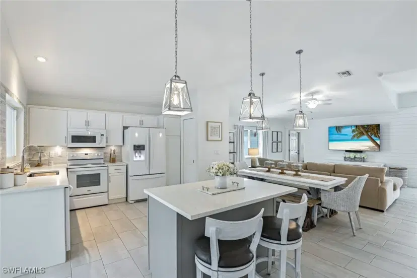 Picture of 643 108Th Ave N, Naples FL 34108