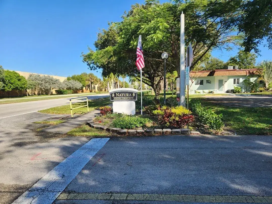 Picture of 608 SW Natura Blvd 206, Deerfield Beach, FL 33441
