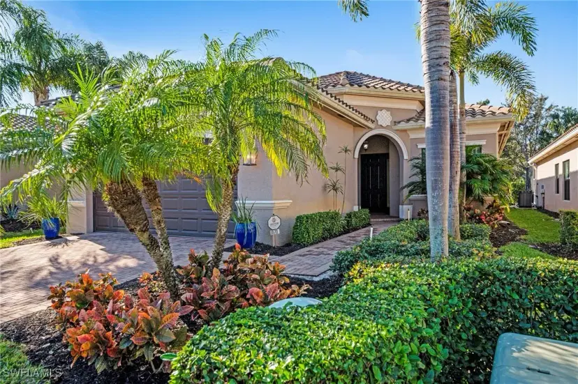 Picture of 3570 Beaufort Ct, Naples FL 34119