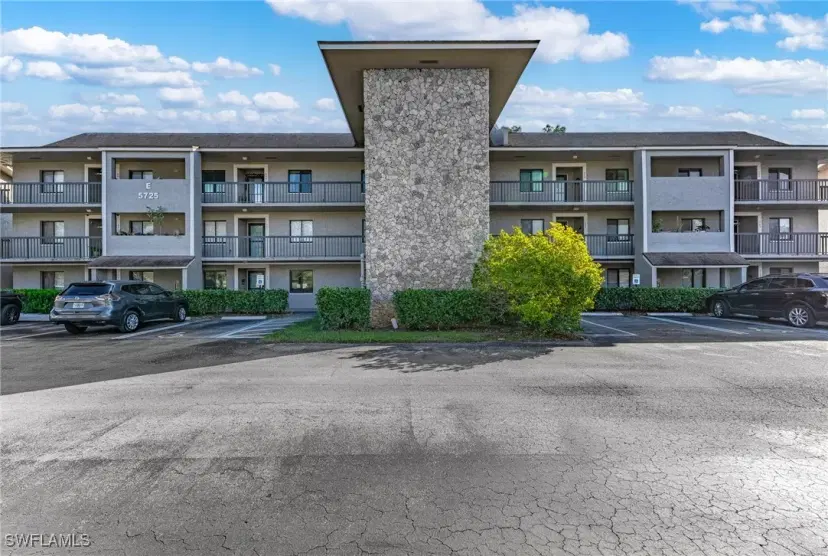 Picture of 5725 Gage Ln E102, Naples FL 34113