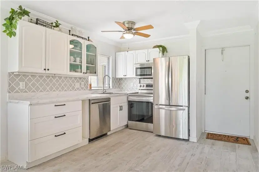 Picture of 8141 Country Rd 104, Fort Myers FL 33919