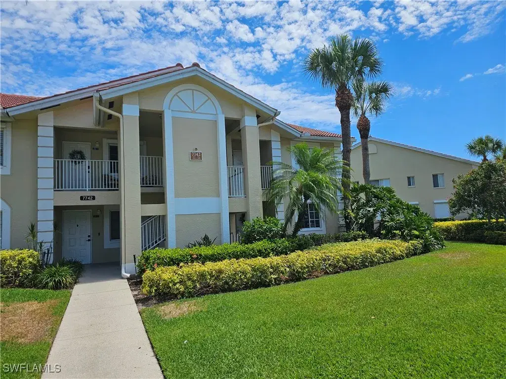 Picture of 7742 Emerald Cir V204, Naples, FL 34109