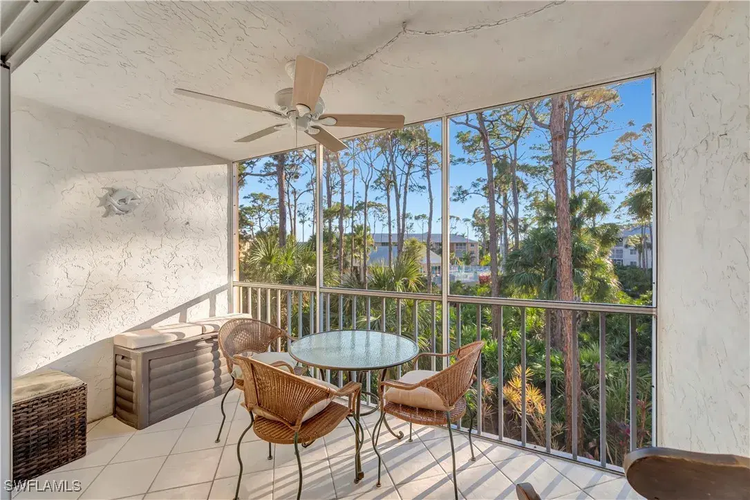 Picture of 3072 Sandpiper Bay Cir M206, Naples, FL 34112