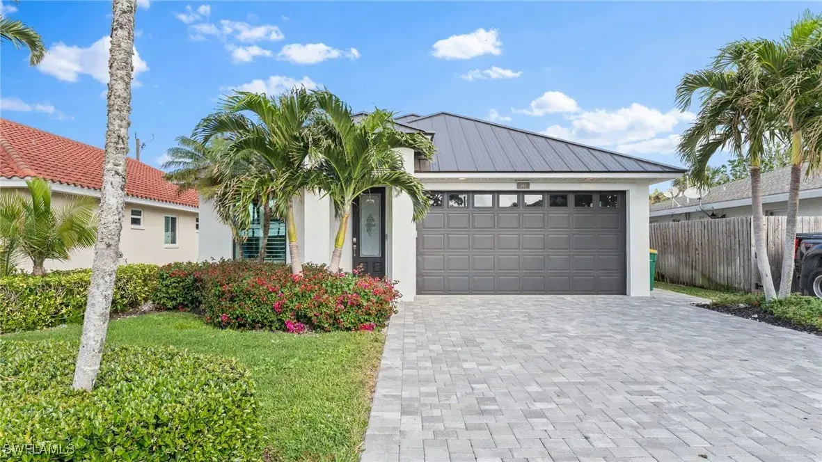 Picture of 561 94Th Ave N, Naples, FL 34108