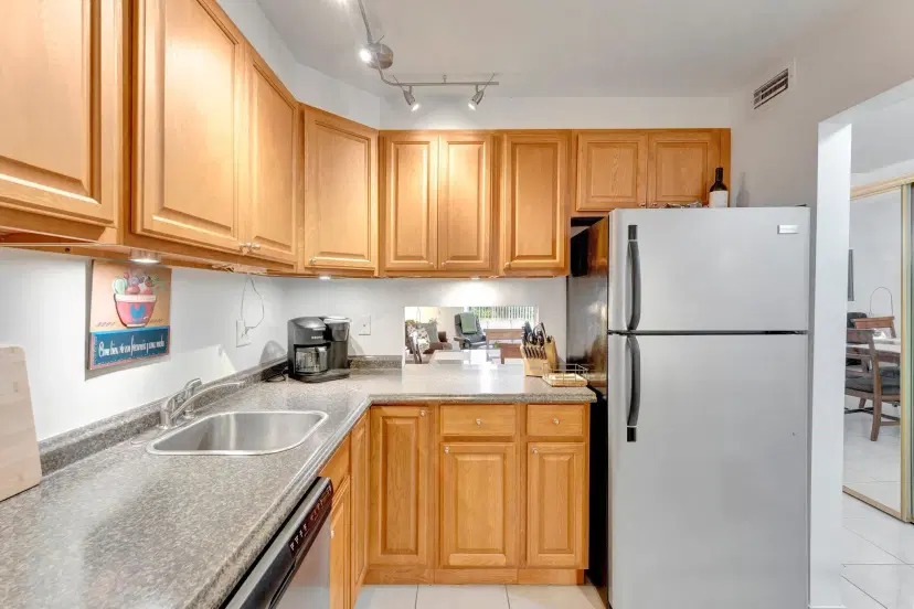 Picture of 2950 NW 46Th Ave 211C, Lauderdale Lakes FL 33313