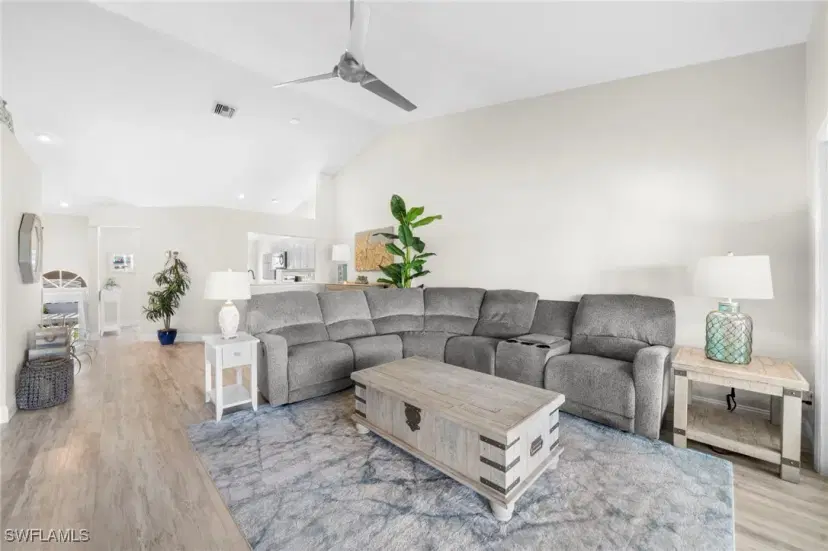 Picture of 13120 Castle Harbour Dr N4, Naples FL 34110