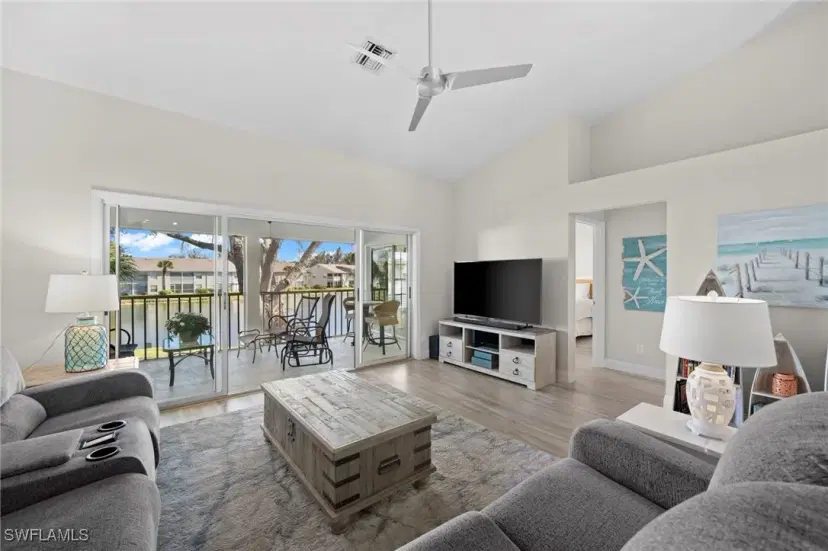 Picture of 13120 Castle Harbour Dr N4, Naples FL 34110