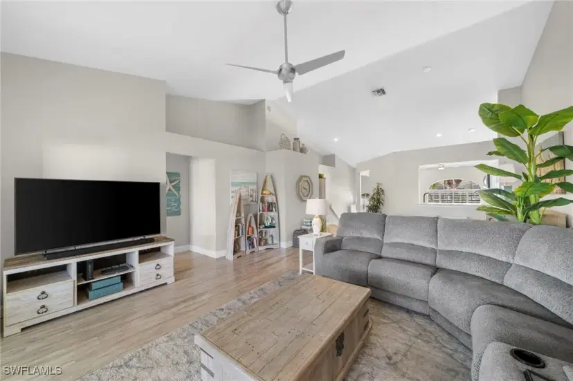Picture of 13120 Castle Harbour Dr N4, Naples FL 34110