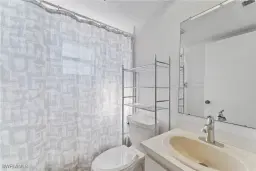 Picture of 642 SE 13Th Pl 5, Cape Coral, FL 33990