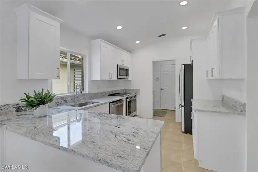 Picture of 7849 Stratford Dr, Naples FL 34104