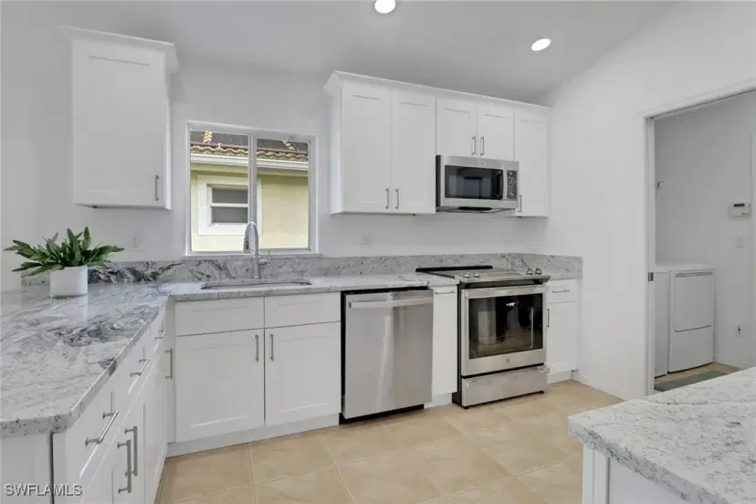Picture of 7849 Stratford Dr, Naples FL 34104
