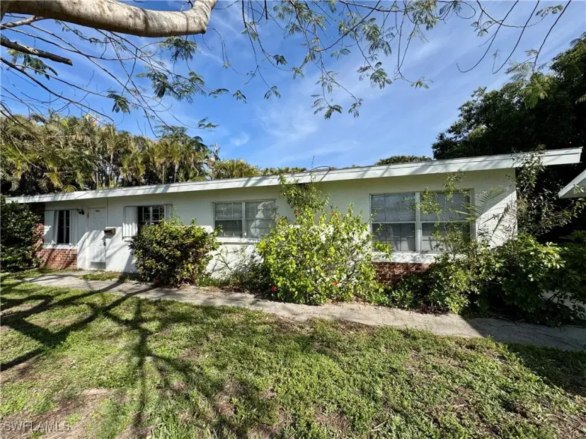 Picture of 815 Courtington Ln 1, Fort Myers FL 33919